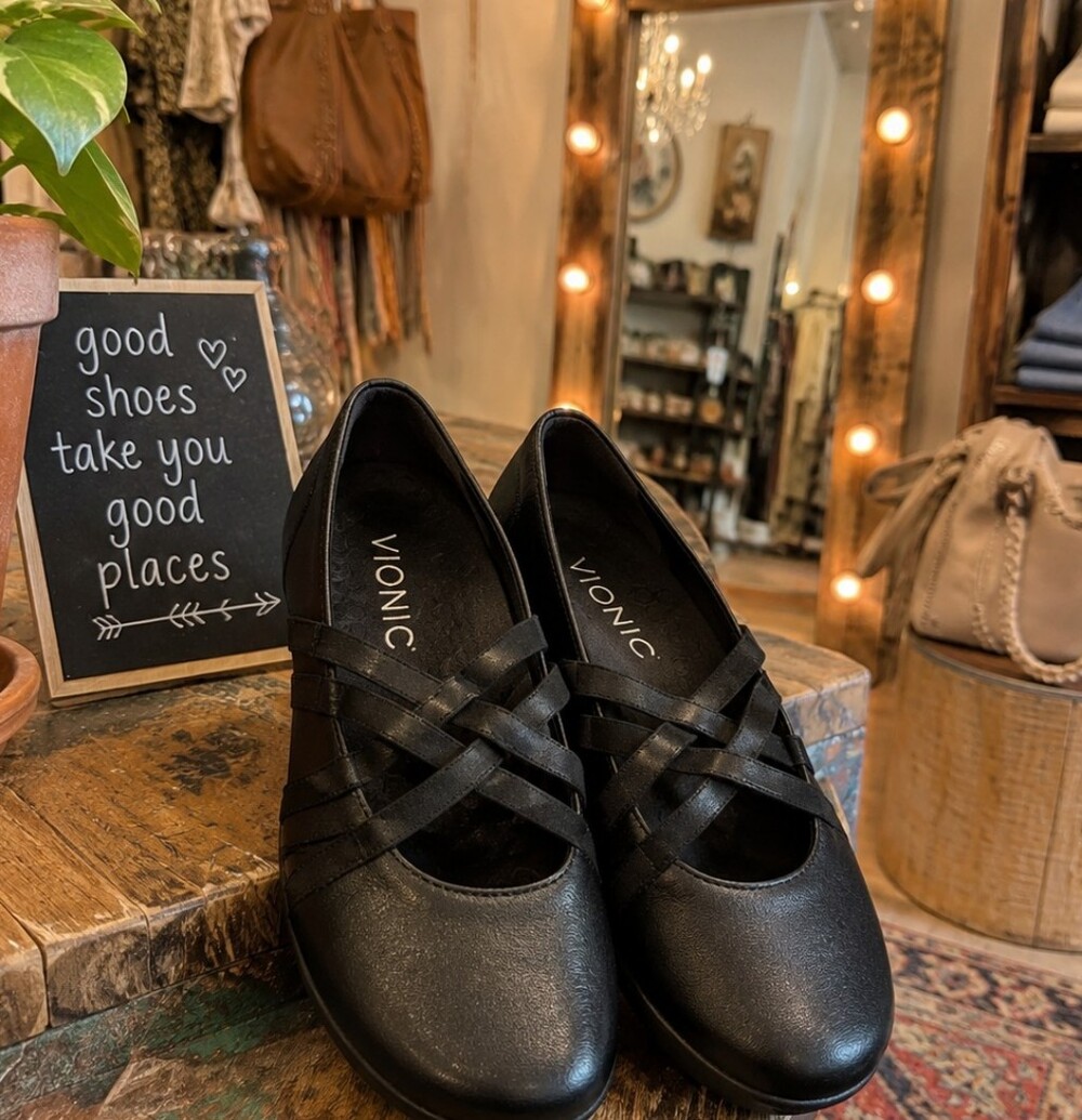 Vionic Black Leather Crisscross Ballet Flats